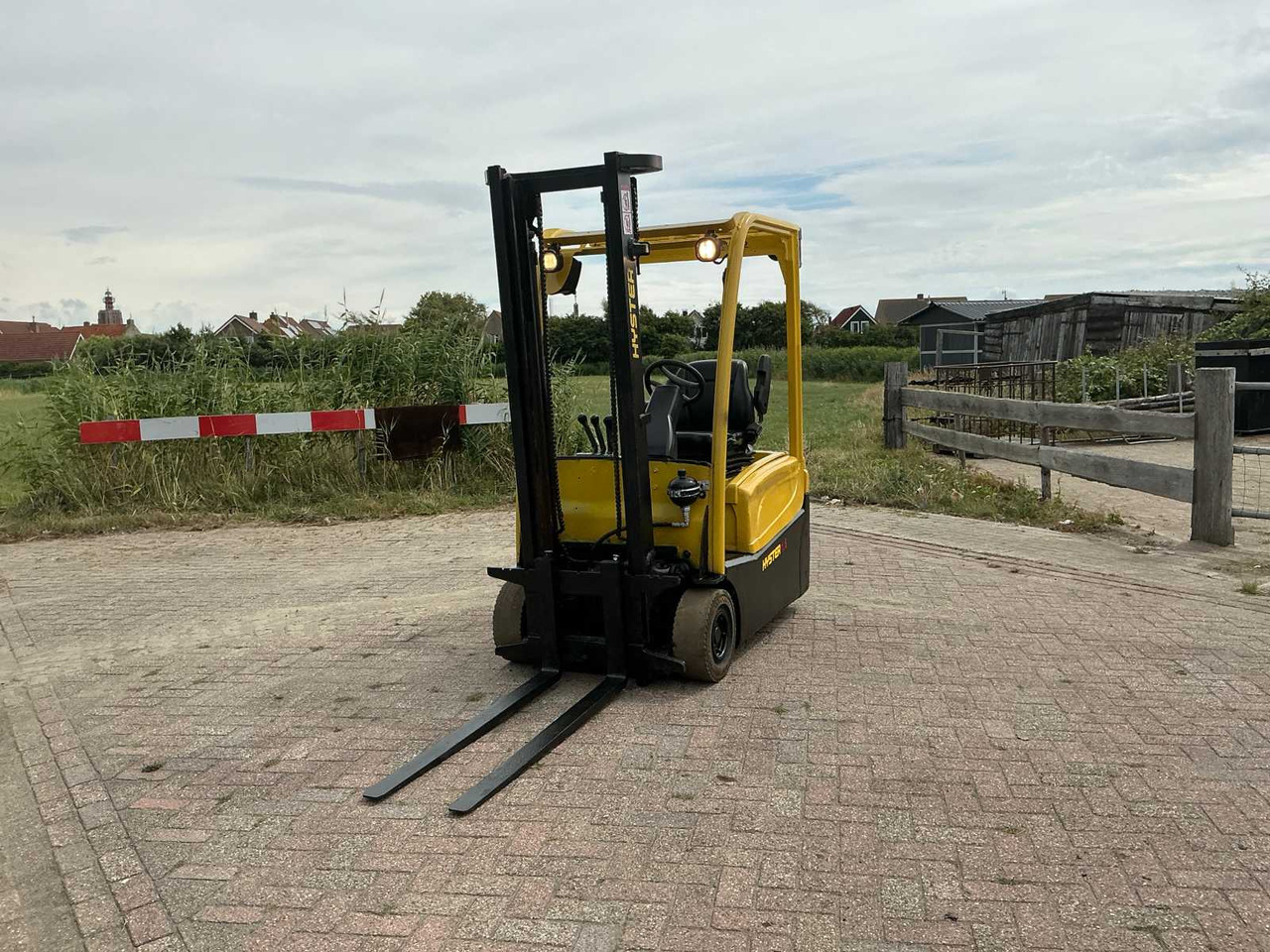 2016 HYSTER J16XNTMWB FORKLIFT - Forklift: picture 2 2016 HYSTER J16XNTMWB FORKLIFT - Forklift: picture 2