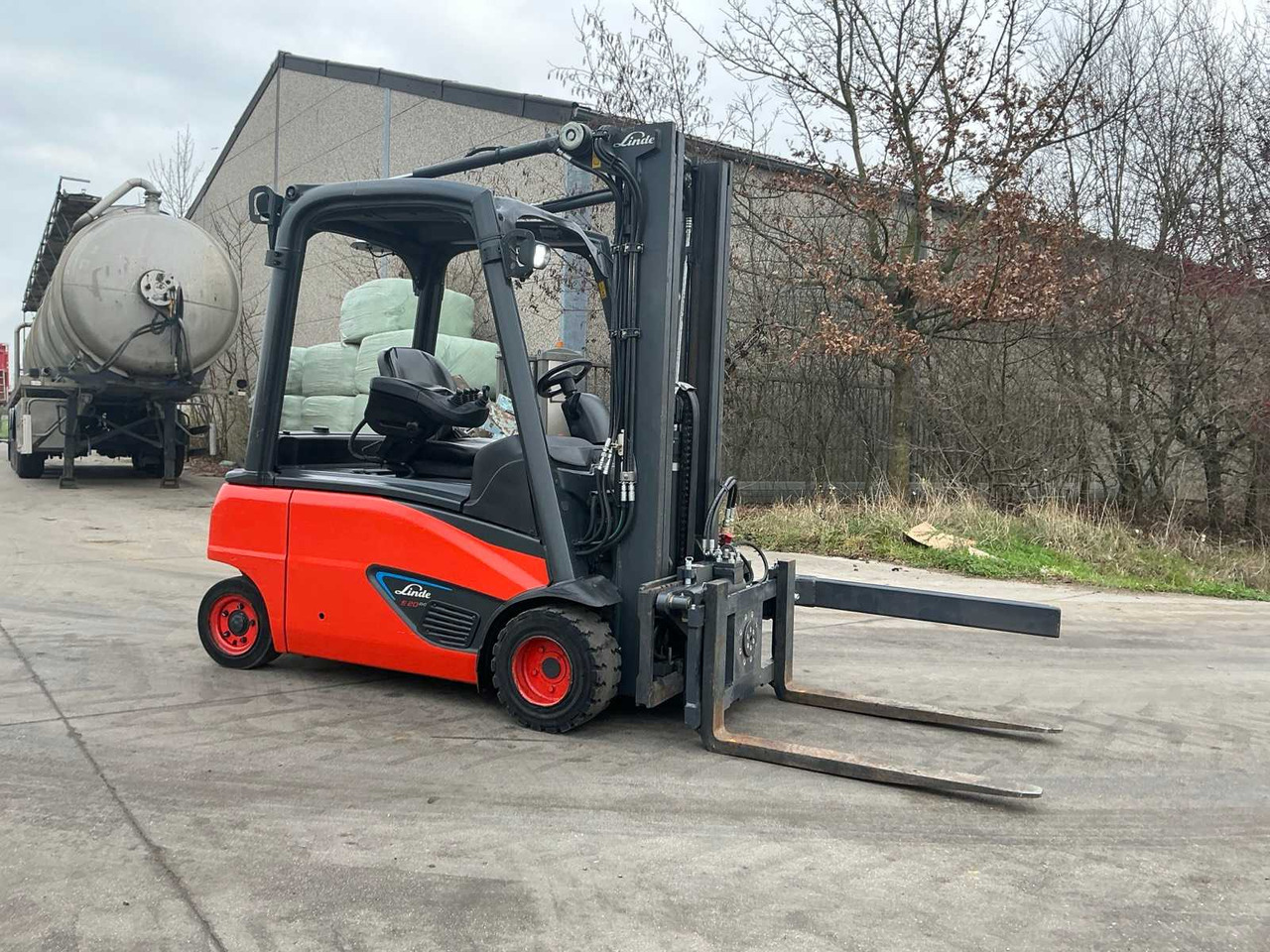 2017 LINDE E20PL-02 FORKLIFT - Forklift: picture 1 2017 LINDE E20PL-02 FORKLIFT - Forklift: picture 1