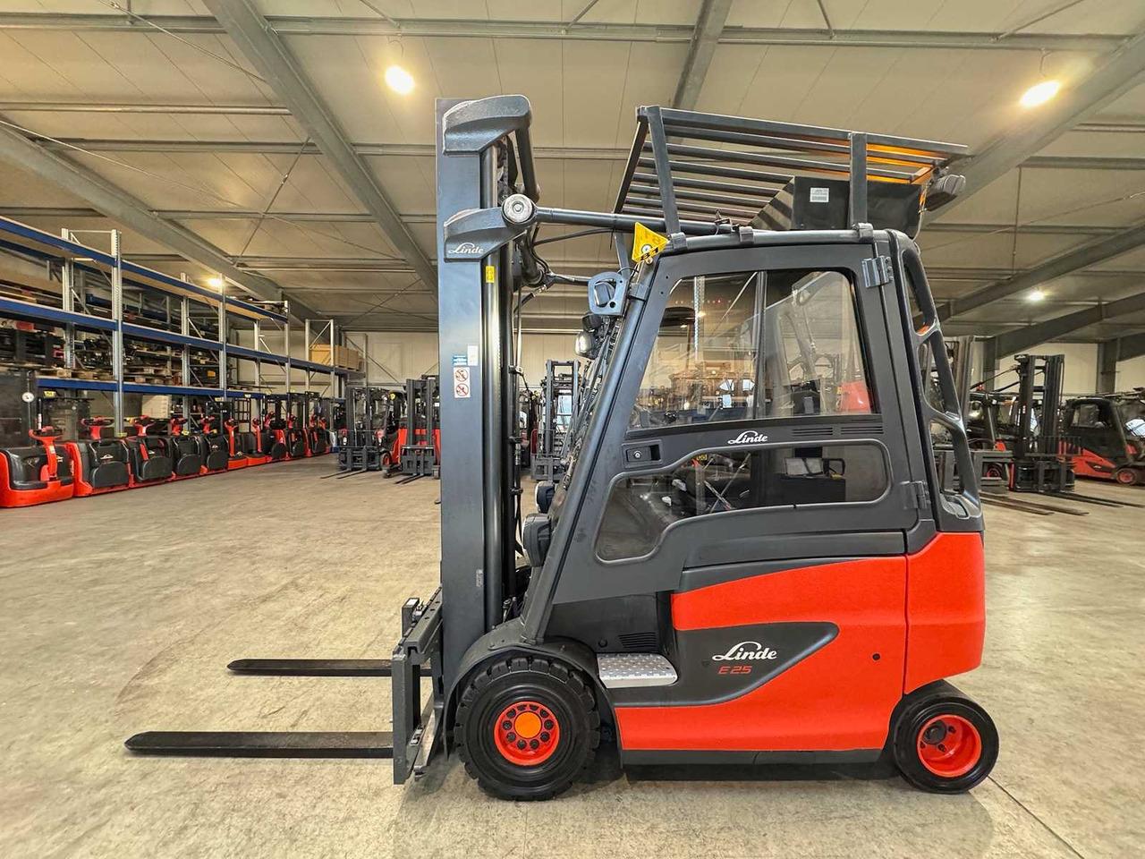 2017 SERVICE + UVV 09/2026 LINDE E25HL 2.500KG 3.+4. - Forklift: picture 1 2017 SERVICE + UVV 09/2026 LINDE E25HL 2.500KG 3.+4. - Forklift: picture 1