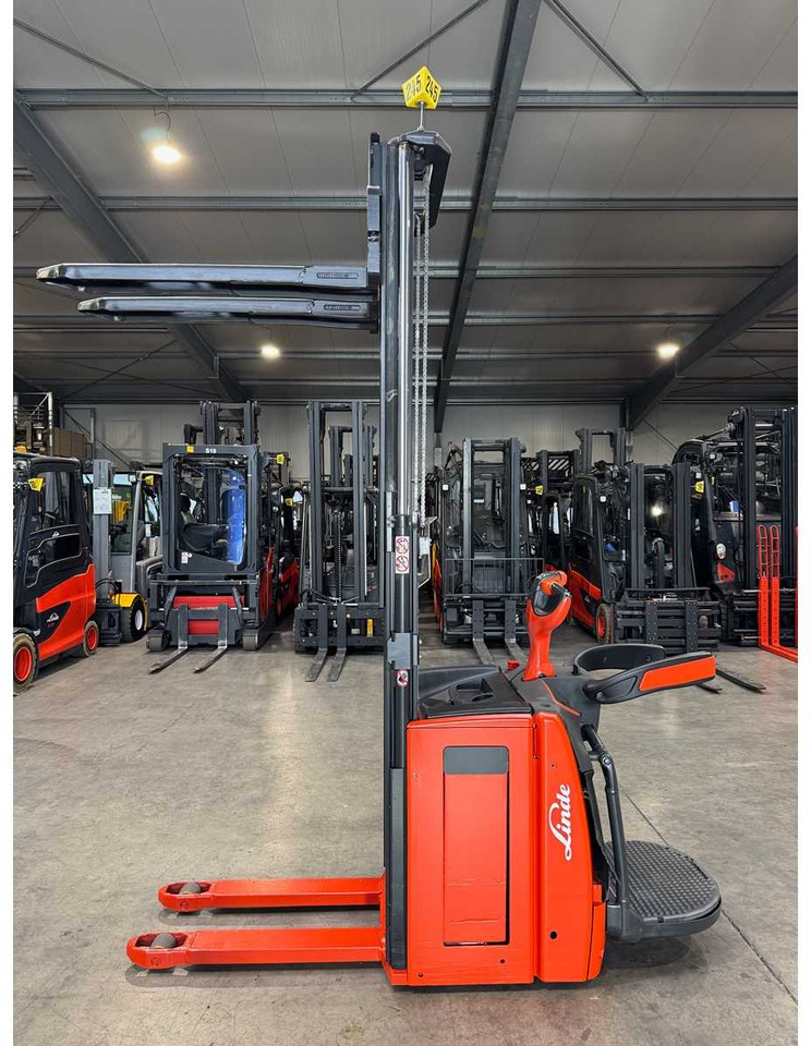 2017 SERVICE +UVV 10/2026 LINDE L14AP EVO 1.400KG SCALE PALLET TRUCK ANT 3.817 HOURS - Forklift: picture 4 2017 SERVICE +UVV 10/2026 LINDE L14AP EVO 1.400KG SCALE PALLET TRUCK ANT 3.817 HOURS - Forklift: picture 4