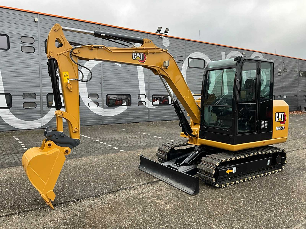 2018 CAT 305.5E2 MIDI EXCAVATOR - Excavator: picture 1 2018 CAT 305.5E2 MIDI EXCAVATOR - Excavator: picture 1
