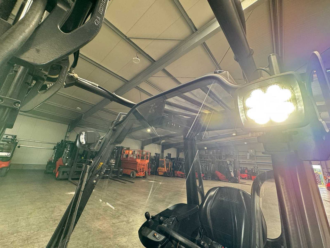 Forklift 2018 SERVICE + UVV 07/2026 LINDE E30L TRIPLEX 3.+4.: picture 11 Forklift 2018 SERVICE + UVV 07/2026 LINDE E30L TRIPLEX 3.+4.: picture 11