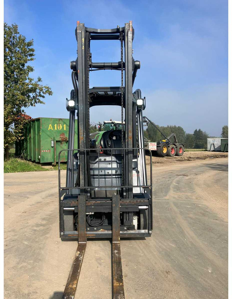 2019 LINDE E12 ELECTRIC FORKLIFT TRUCK - Forklift: picture 2 2019 LINDE E12 ELECTRIC FORKLIFT TRUCK - Forklift: picture 2