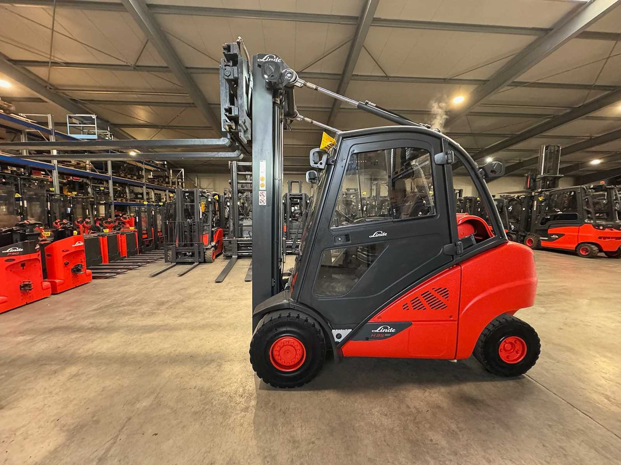 2020 LINDE H35T 3.500KG 3.+4TH VALVE 177CM FORK ADJUSTER TRIPLEX 645CM GAS FORKLIFT FORKLIFT - Forklift: picture 1 2020 LINDE H35T 3.500KG 3.+4TH VALVE 177CM FORK ADJUSTER TRIPLEX 645CM GAS FORKLIFT FORKLIFT - Forklift: picture 1