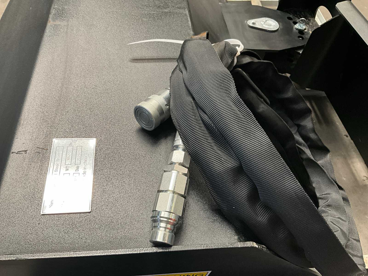 2025 72 INCH BROOM/SWEEPER FOR SKID STEER LOADER - Compact track loader: picture 4 2025 72 INCH BROOM/SWEEPER FOR SKID STEER LOADER - Compact track loader: picture 4