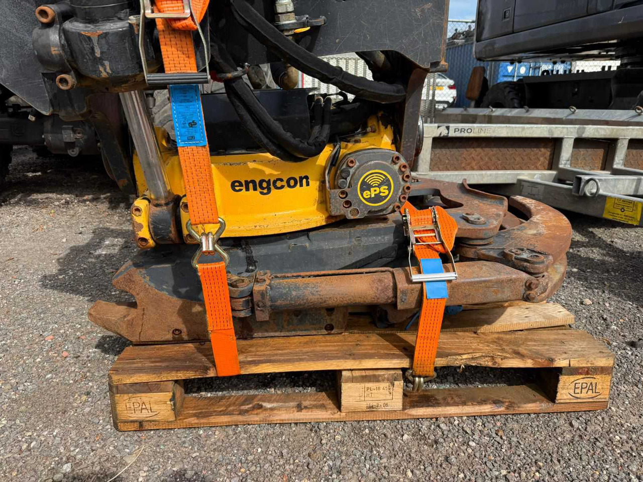 Engcon 233SP-QS80CR - Attachment for Construction machinery: picture 2 Engcon 233SP-QS80CR - Attachment for Construction machinery: picture 2