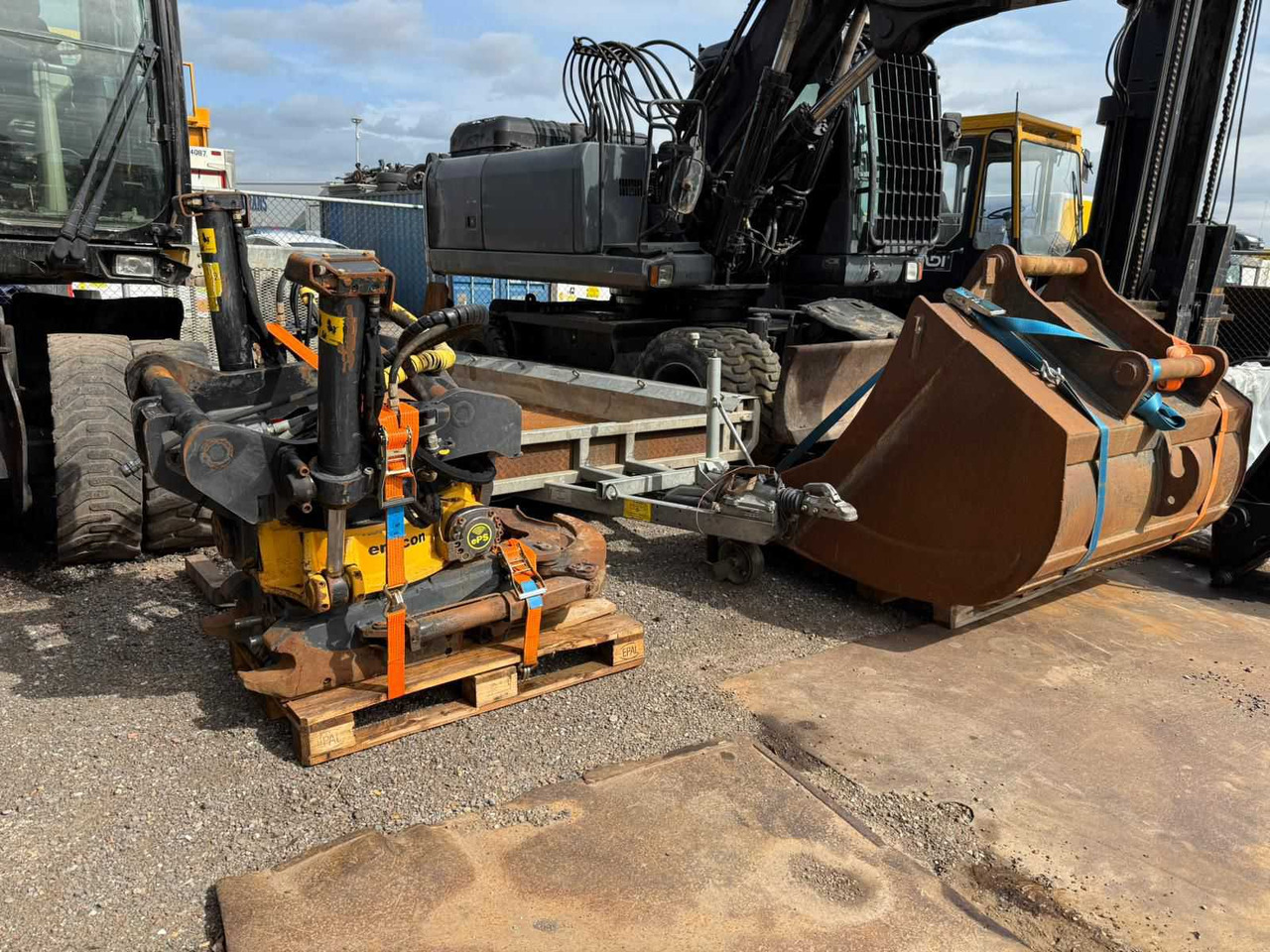 Engcon 233SP-QS80CR - Attachment for Construction machinery: picture 4 Engcon 233SP-QS80CR - Attachment for Construction machinery: picture 4