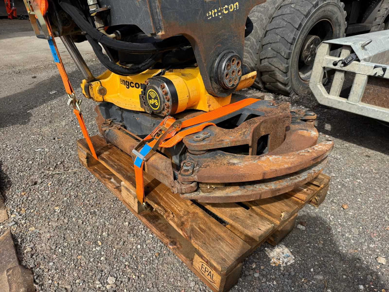 Engcon 233SP-QS80CR - Attachment for Construction machinery: picture 3 Engcon 233SP-QS80CR - Attachment for Construction machinery: picture 3