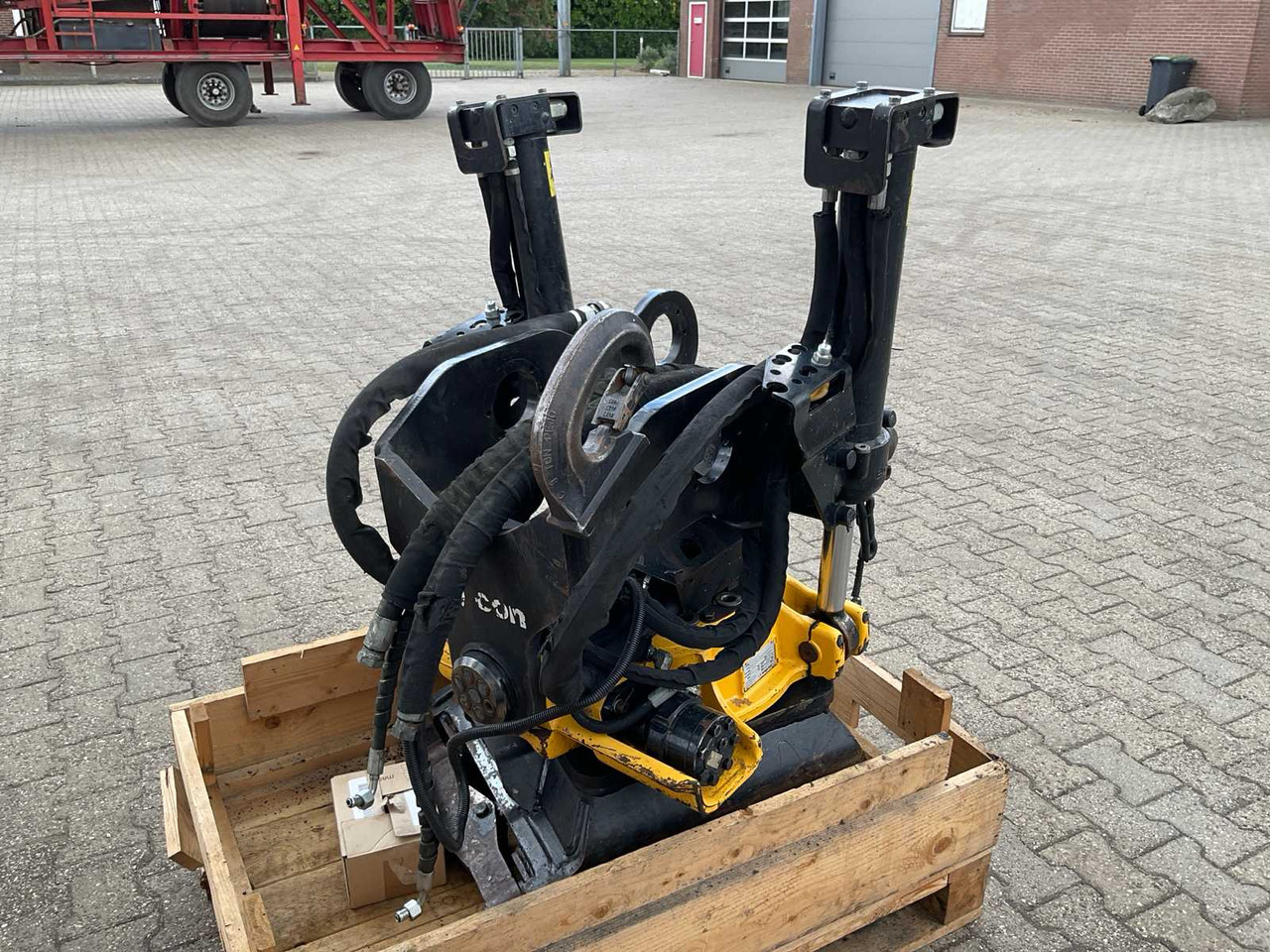 Engcon Tiltrotator EC219-CW30EC-ss9SIQ ECHF - Attachment for Construction machinery: picture 3 Engcon Tiltrotator EC219-CW30EC-ss9SIQ ECHF - Attachment for Construction machinery: picture 3