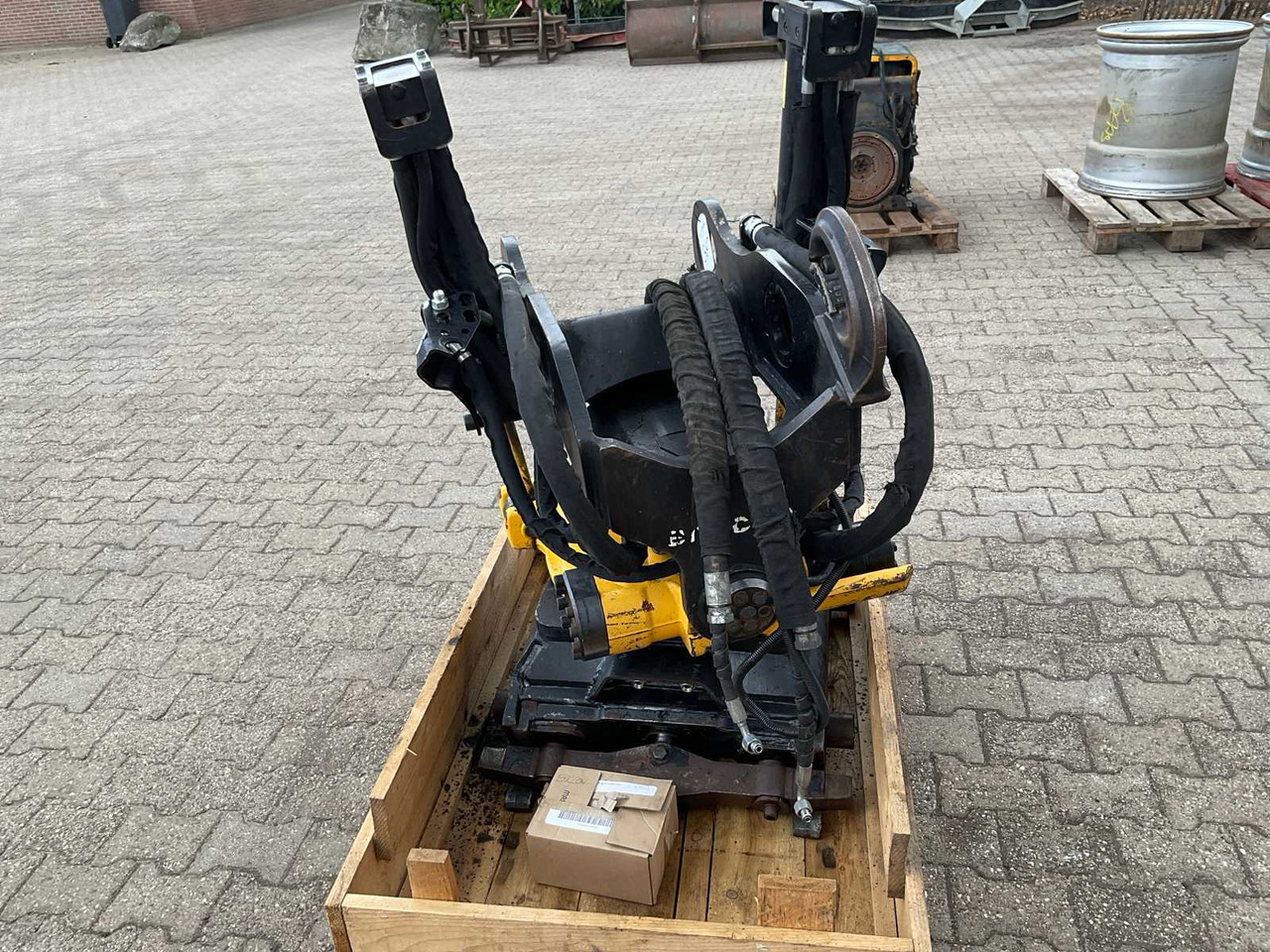 Engcon Tiltrotator EC219-CW30EC-ss9SIQ ECHF - Attachment for Construction machinery: picture 2 Engcon Tiltrotator EC219-CW30EC-ss9SIQ ECHF - Attachment for Construction machinery: picture 2