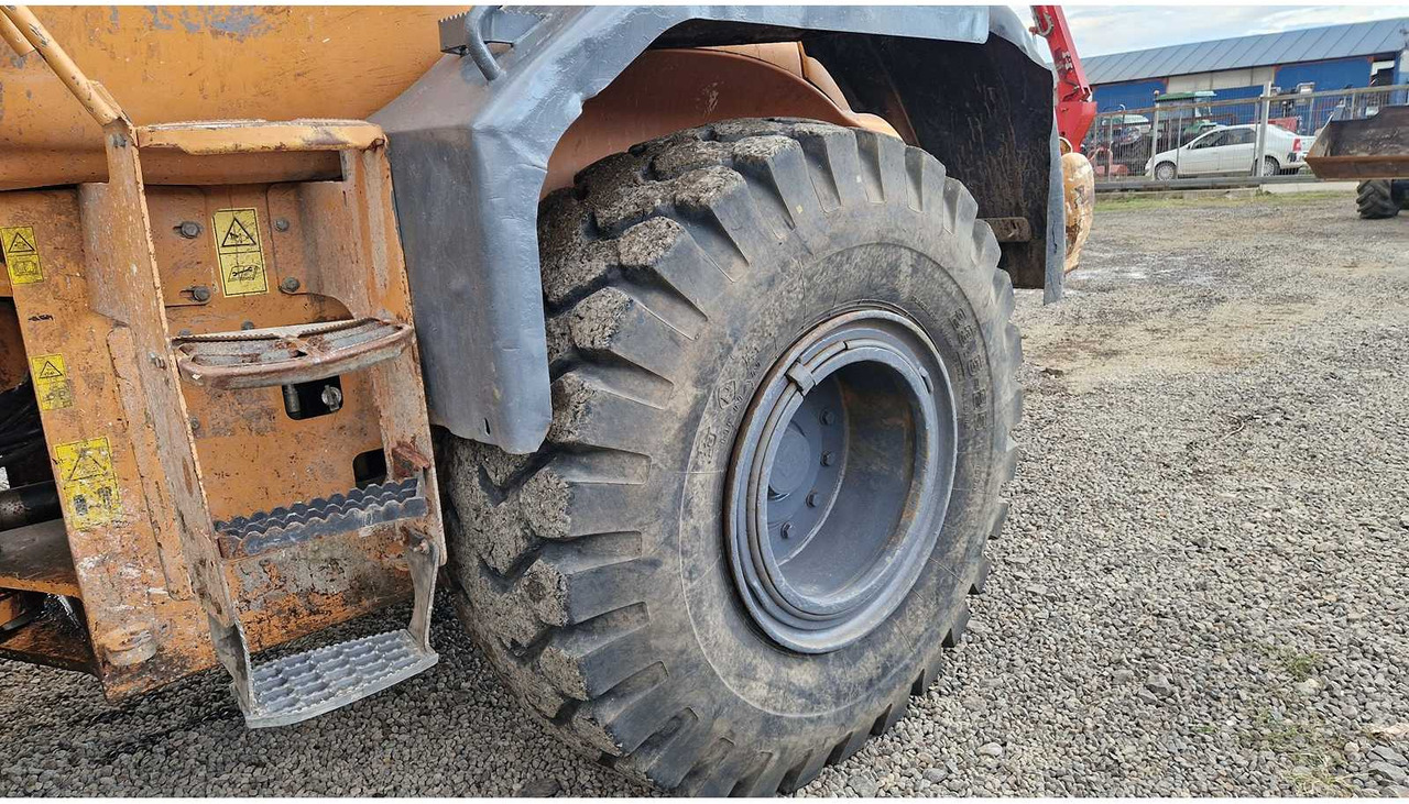 Wheel loader Case 621E: picture 14