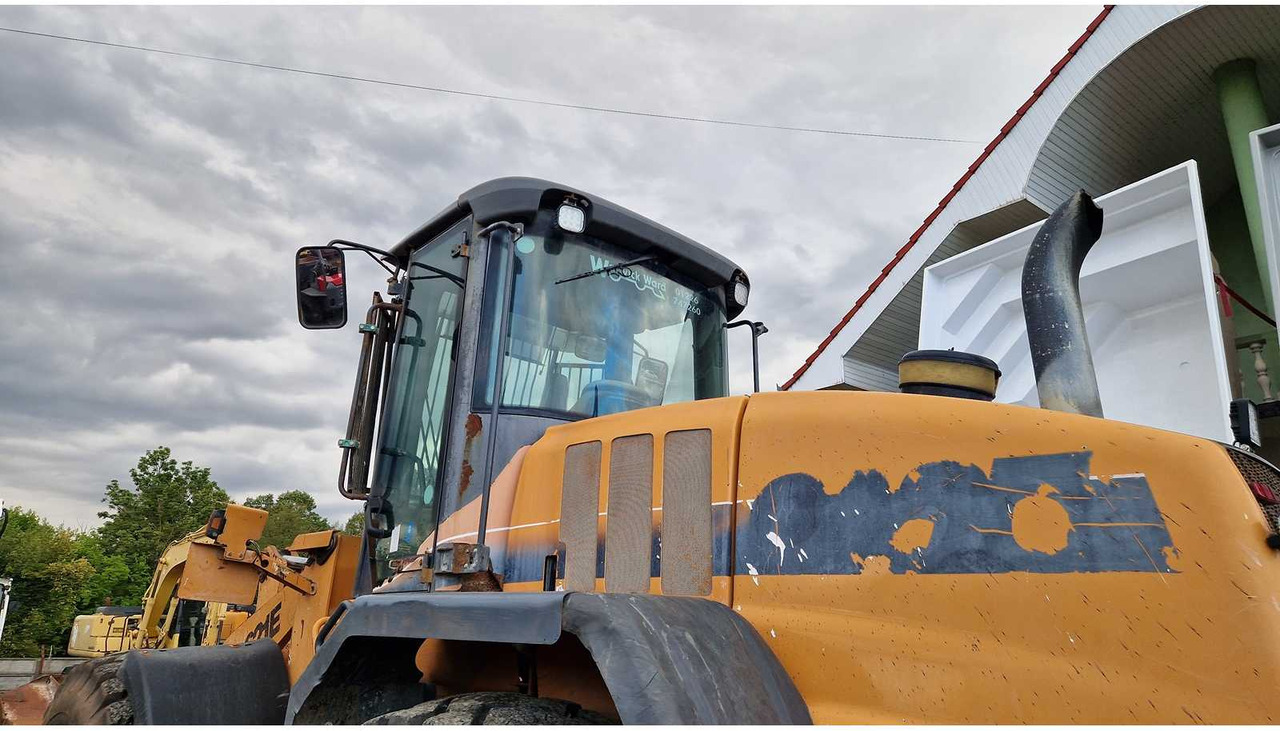 Wheel loader Case 621E: picture 16