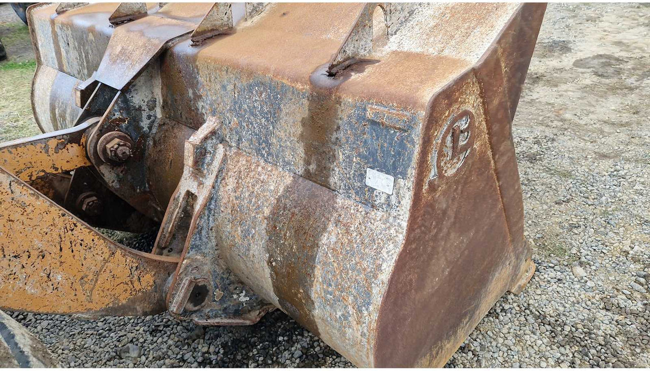 Wheel loader Case 621E: picture 28