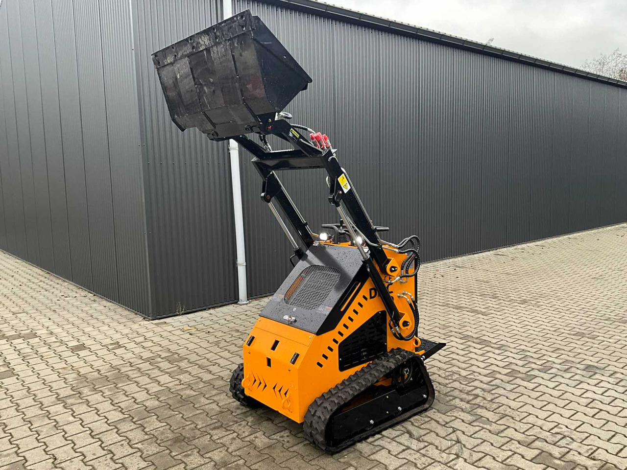 DPC HT-320 - Skid steer loader: picture 5 DPC HT-320 - Skid steer loader: picture 5