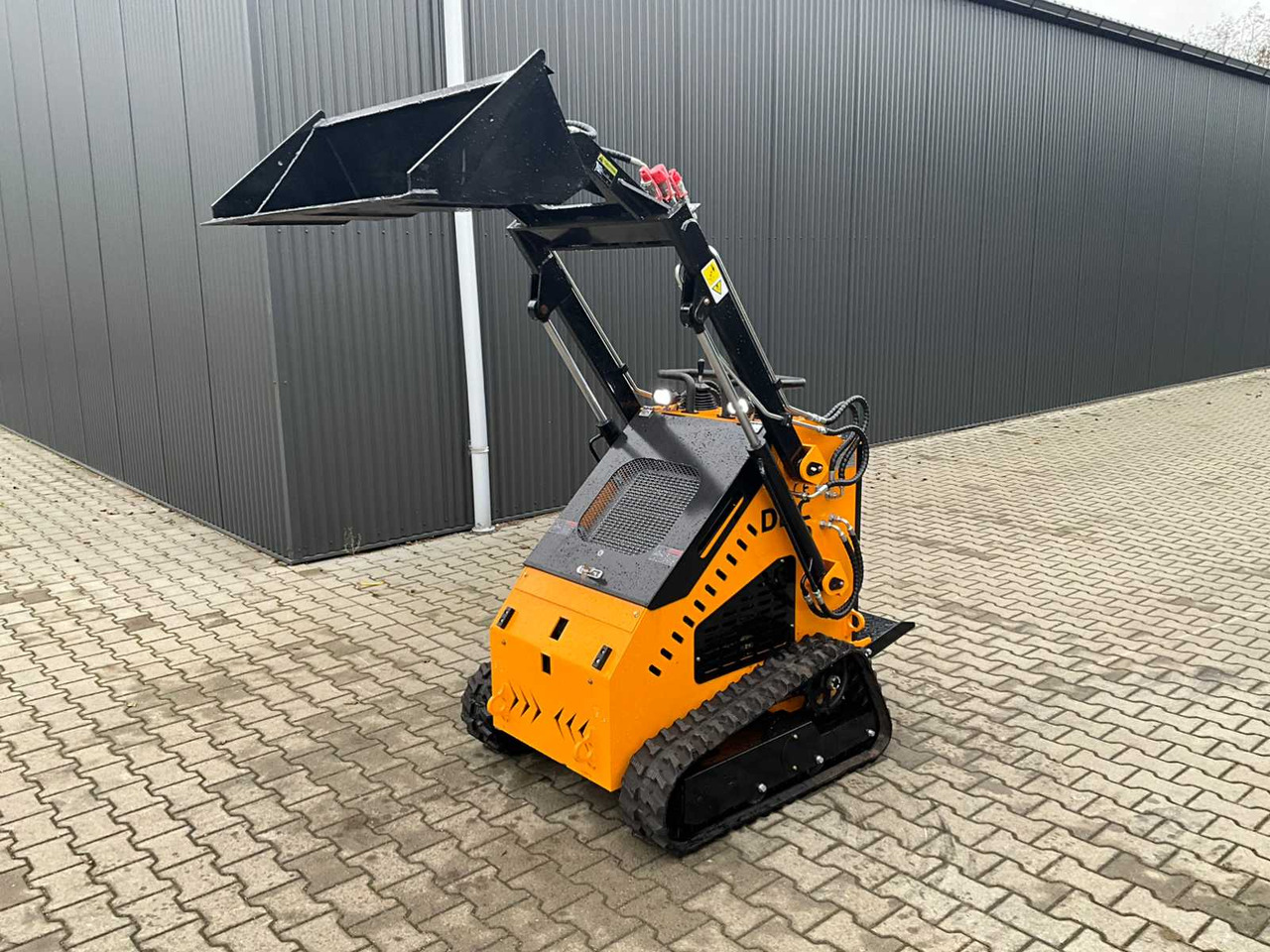 DPC HT-320 - Skid steer loader: picture 3 DPC HT-320 - Skid steer loader: picture 3