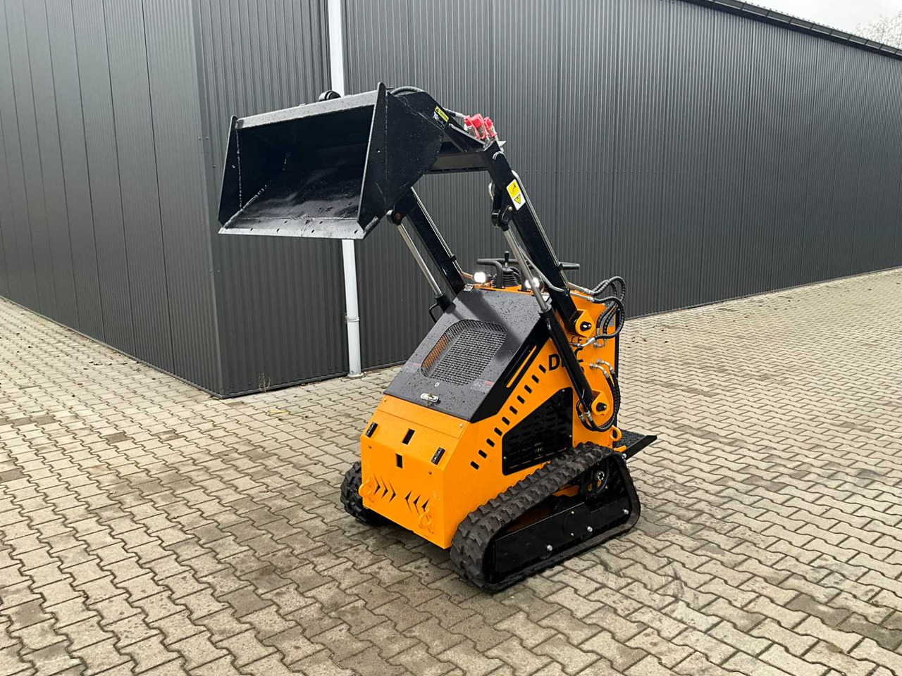 DPC HT-320 - Skid steer loader: picture 4 DPC HT-320 - Skid steer loader: picture 4