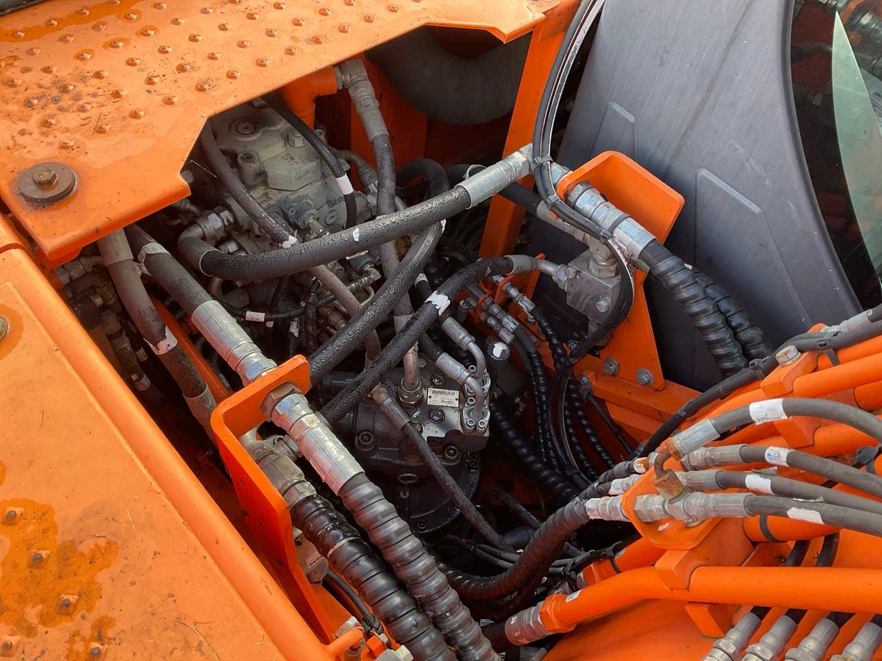 Wheel excavator Doosan DX140W-3: picture 13