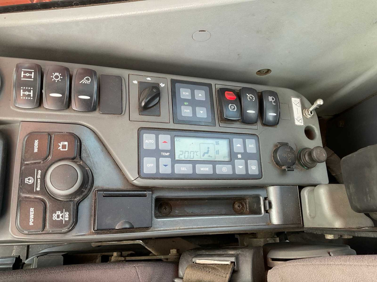 Wheel excavator Doosan DX140W-3: picture 22