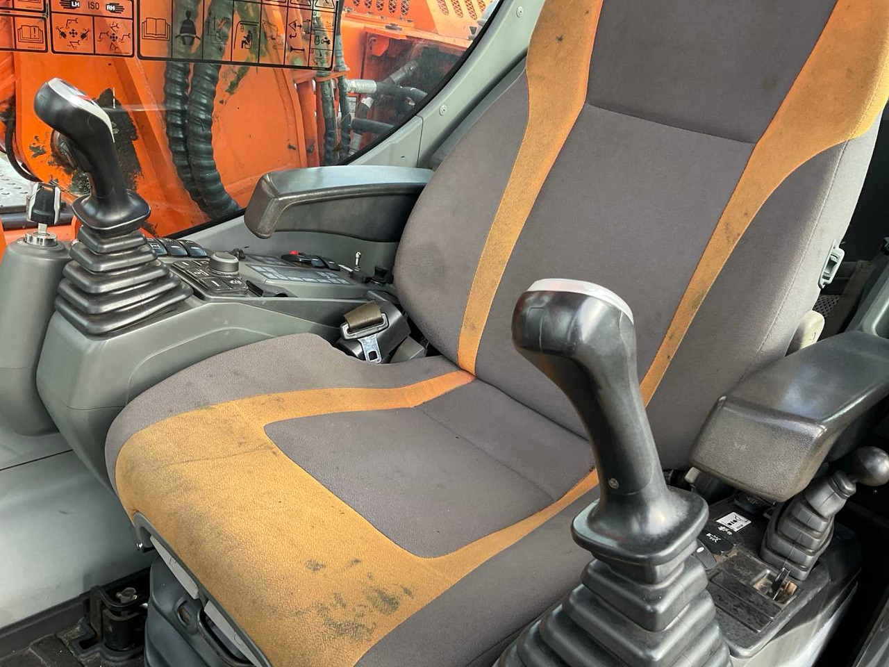 Wheel excavator Doosan DX140W-3: picture 20