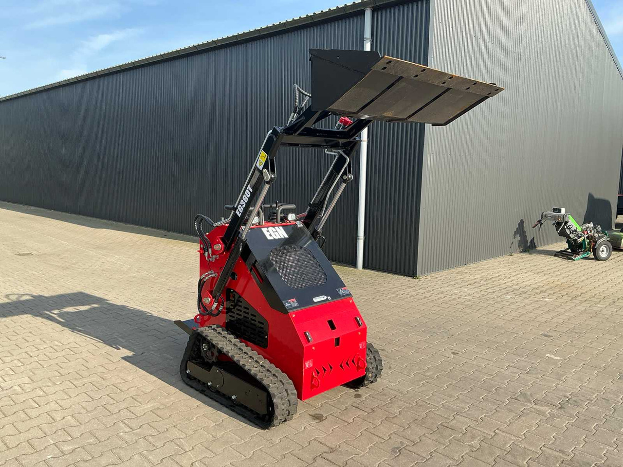 EGN EG380T - Skid steer loader: picture 4 EGN EG380T - Skid steer loader: picture 4