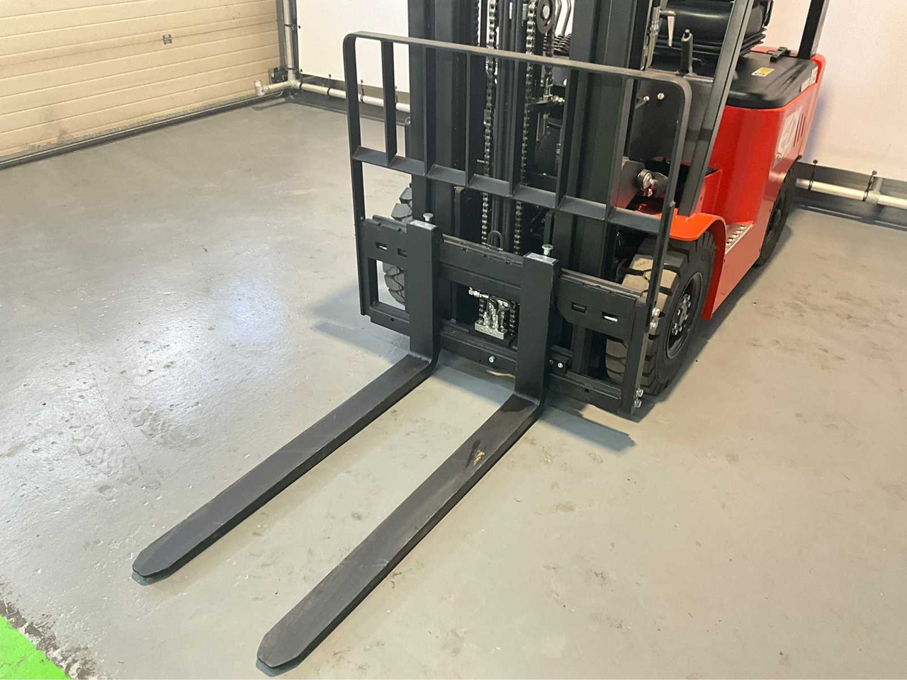 Forklift EP - EFL 181 - 4.8 METER TRIPLEX, LI-ION, FREE-LIFT, SIDE-SHIFT - FORKLIFT: picture 15