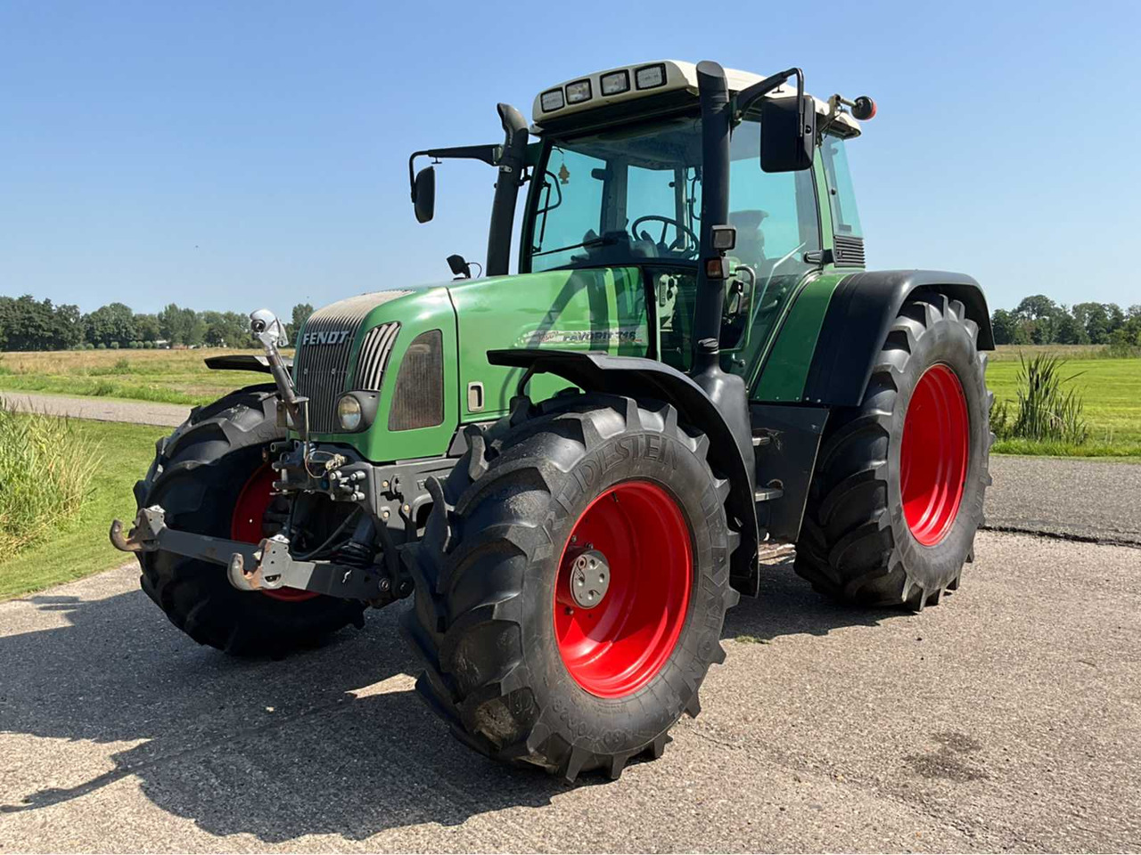 Fendt 2001 FENDT FAVORIT 716 VARIO ALL-WHEEL DRIVE FARM TRACTOR - Farm tractor: picture 1 Fendt 2001 FENDT FAVORIT 716 VARIO ALL-WHEEL DRIVE FARM TRACTOR - Farm tractor: picture 1