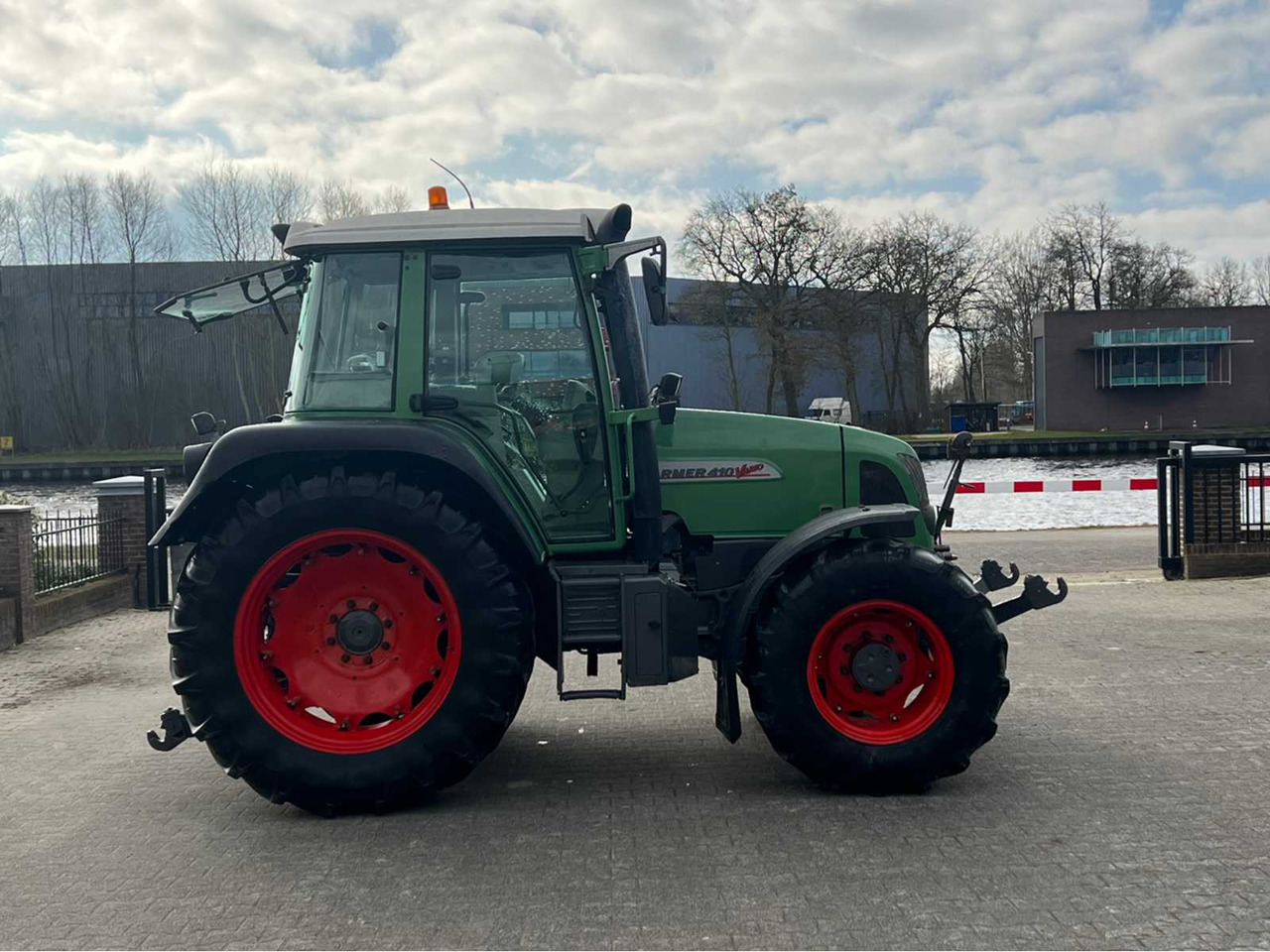 Fendt Vario 410 - Farm tractor: picture 4 Fendt Vario 410 - Farm tractor: picture 4
