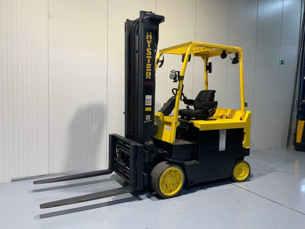 Forklift HYSTER E4.00XL FORKLIFT FORK POSITIONER, SIDE SHIFT, BLUESPOT, ACCUMULATOR: picture 19 Forklift HYSTER E4.00XL FORKLIFT FORK POSITIONER, SIDE SHIFT, BLUESPOT, ACCUMULATOR: picture 19