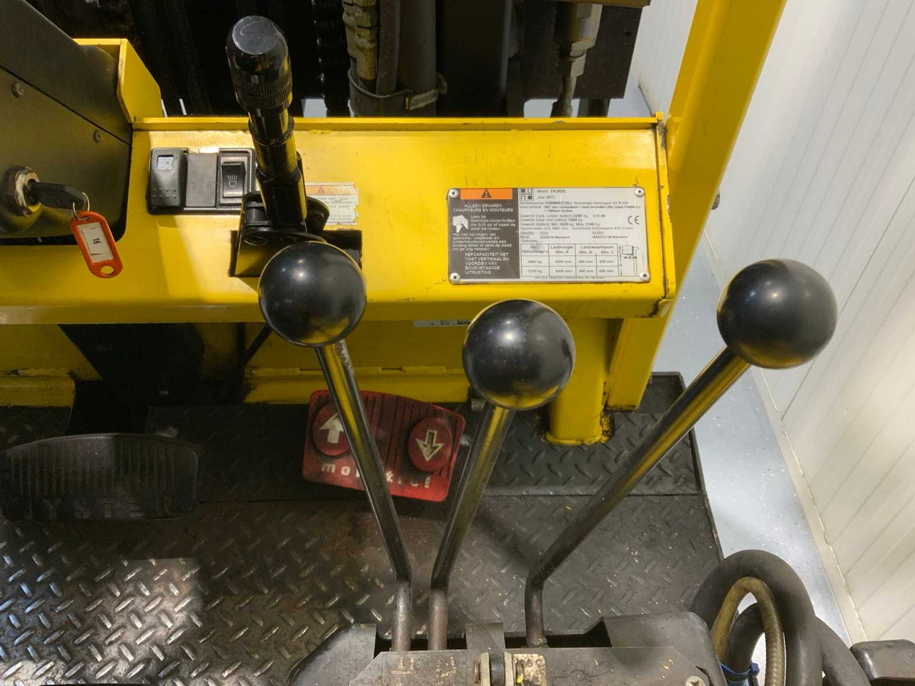 Forklift HYSTER E4.00XL FORKLIFT FORK POSITIONER, SIDE SHIFT, BLUESPOT, ACCUMULATOR: picture 10 Forklift HYSTER E4.00XL FORKLIFT FORK POSITIONER, SIDE SHIFT, BLUESPOT, ACCUMULATOR: picture 10