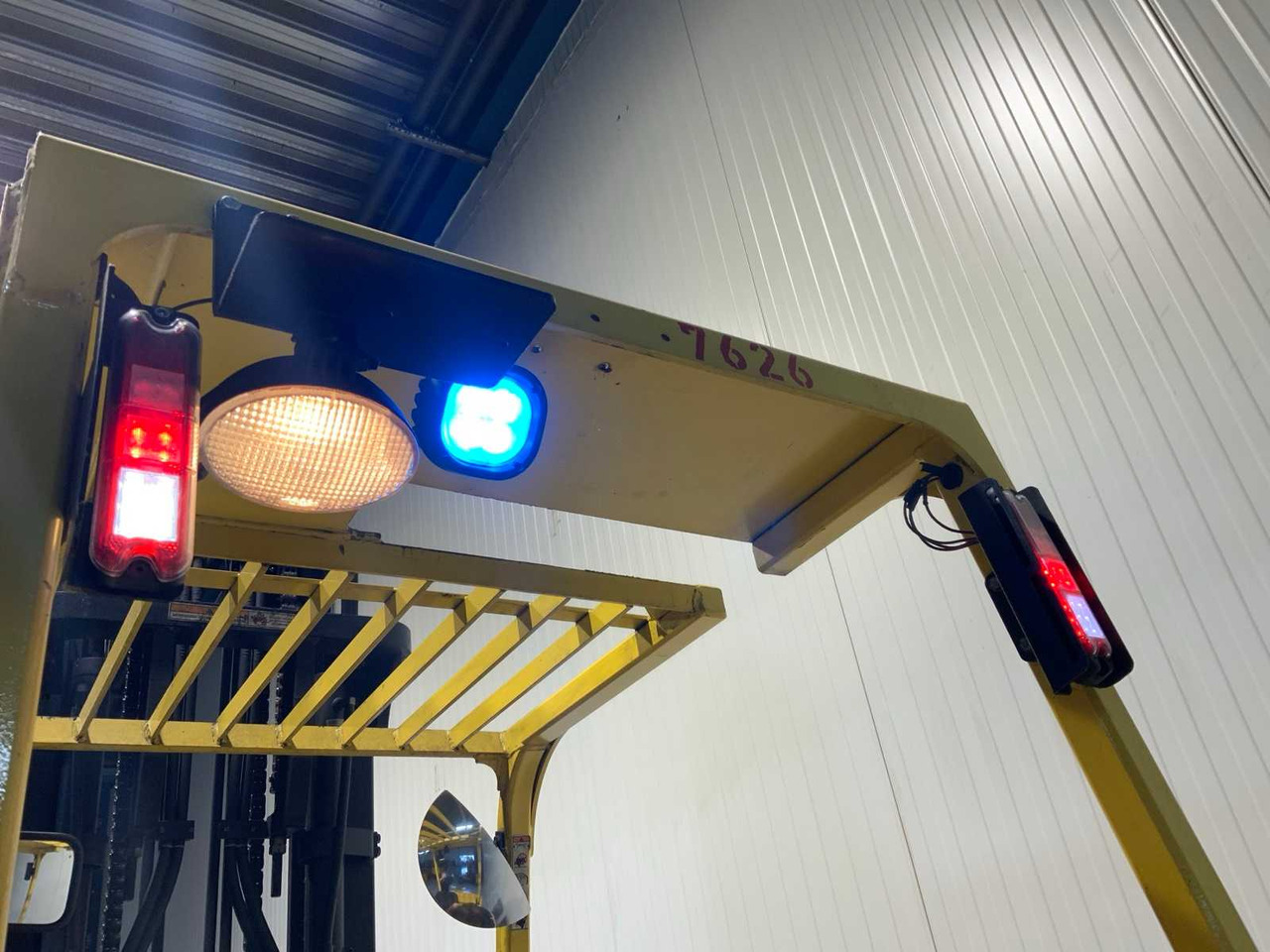 Forklift HYSTER E4.00XL FORKLIFT FORK POSITIONER, SIDE SHIFT, BLUESPOT, ACCUMULATOR: picture 16 Forklift HYSTER E4.00XL FORKLIFT FORK POSITIONER, SIDE SHIFT, BLUESPOT, ACCUMULATOR: picture 16