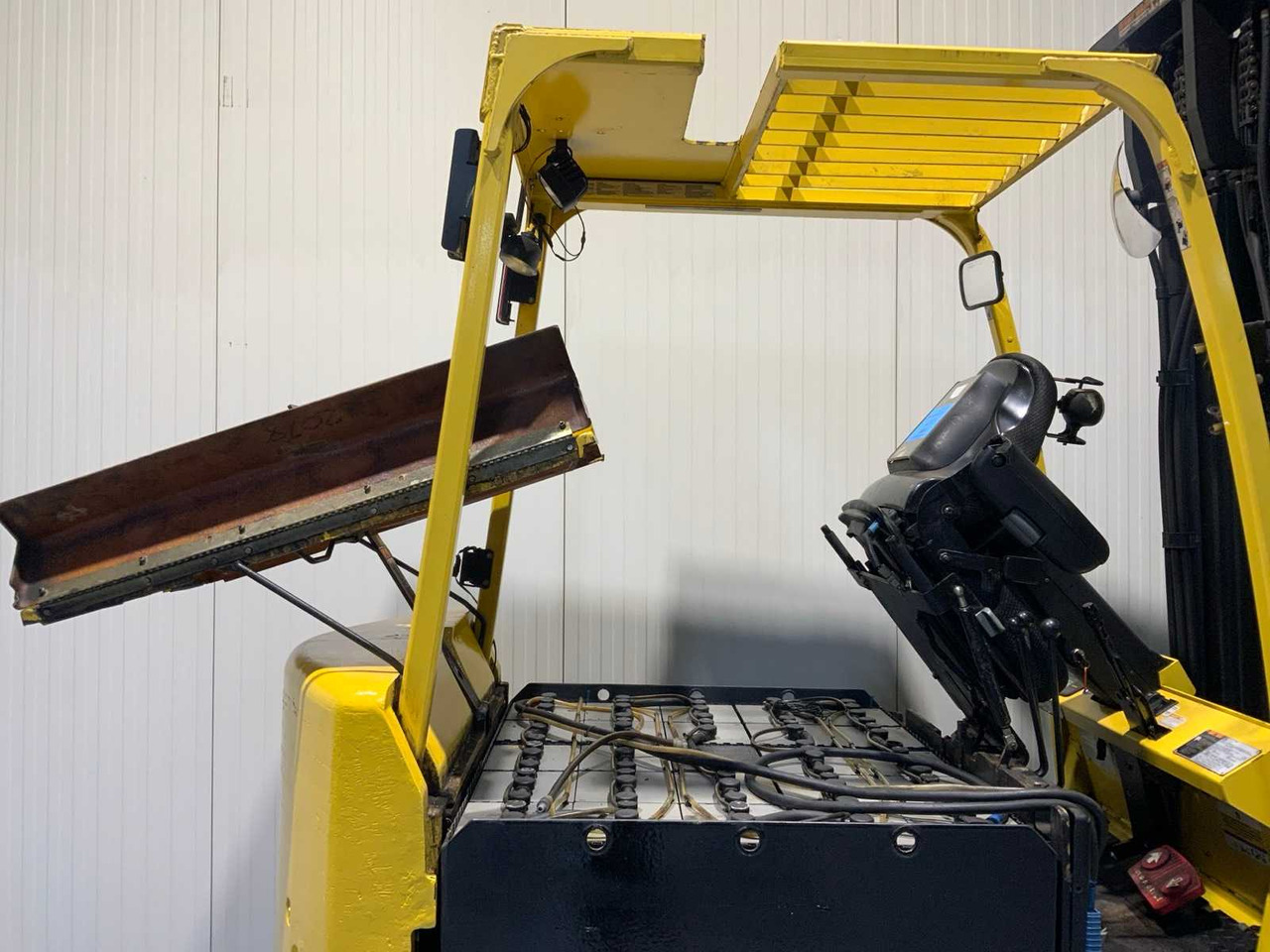 Forklift HYSTER E4.00XL FORKLIFT FORK POSITIONER, SIDE SHIFT, BLUESPOT, ACCUMULATOR: picture 14 Forklift HYSTER E4.00XL FORKLIFT FORK POSITIONER, SIDE SHIFT, BLUESPOT, ACCUMULATOR: picture 14