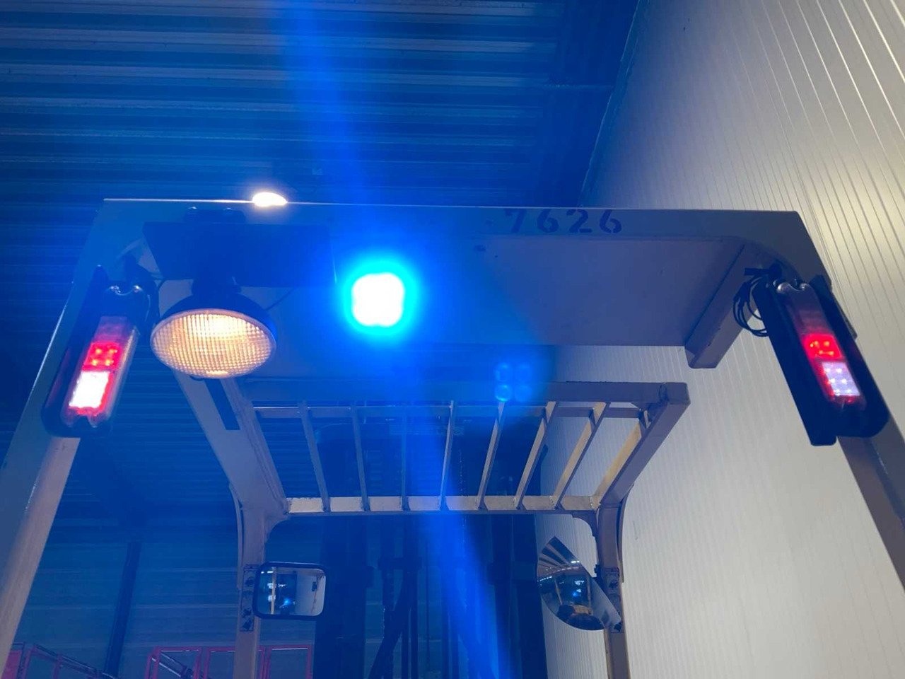 Forklift HYSTER E4.00XL FORKLIFT FORK POSITIONER, SIDE SHIFT, BLUESPOT, ACCUMULATOR: picture 17 Forklift HYSTER E4.00XL FORKLIFT FORK POSITIONER, SIDE SHIFT, BLUESPOT, ACCUMULATOR: picture 17