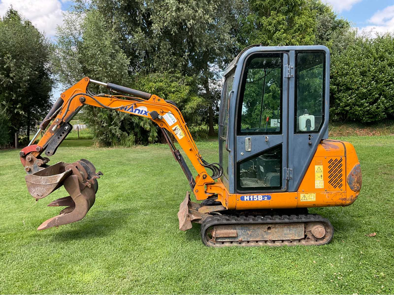 Hanix H15B-2 - Mini excavator: picture 2 Hanix H15B-2 - Mini excavator: picture 2