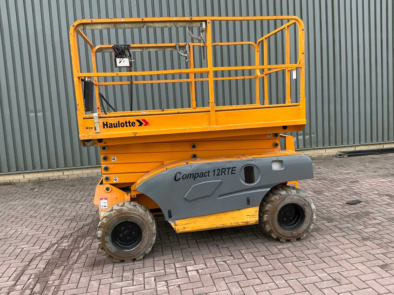 Haulotte Compact 12RTE - Aerial platform: picture 2 Haulotte Compact 12RTE - Aerial platform: picture 2