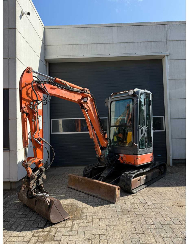 Hitachi ZX30U-2 CLR - Mini excavator: picture 5 Hitachi ZX30U-2 CLR - Mini excavator: picture 5