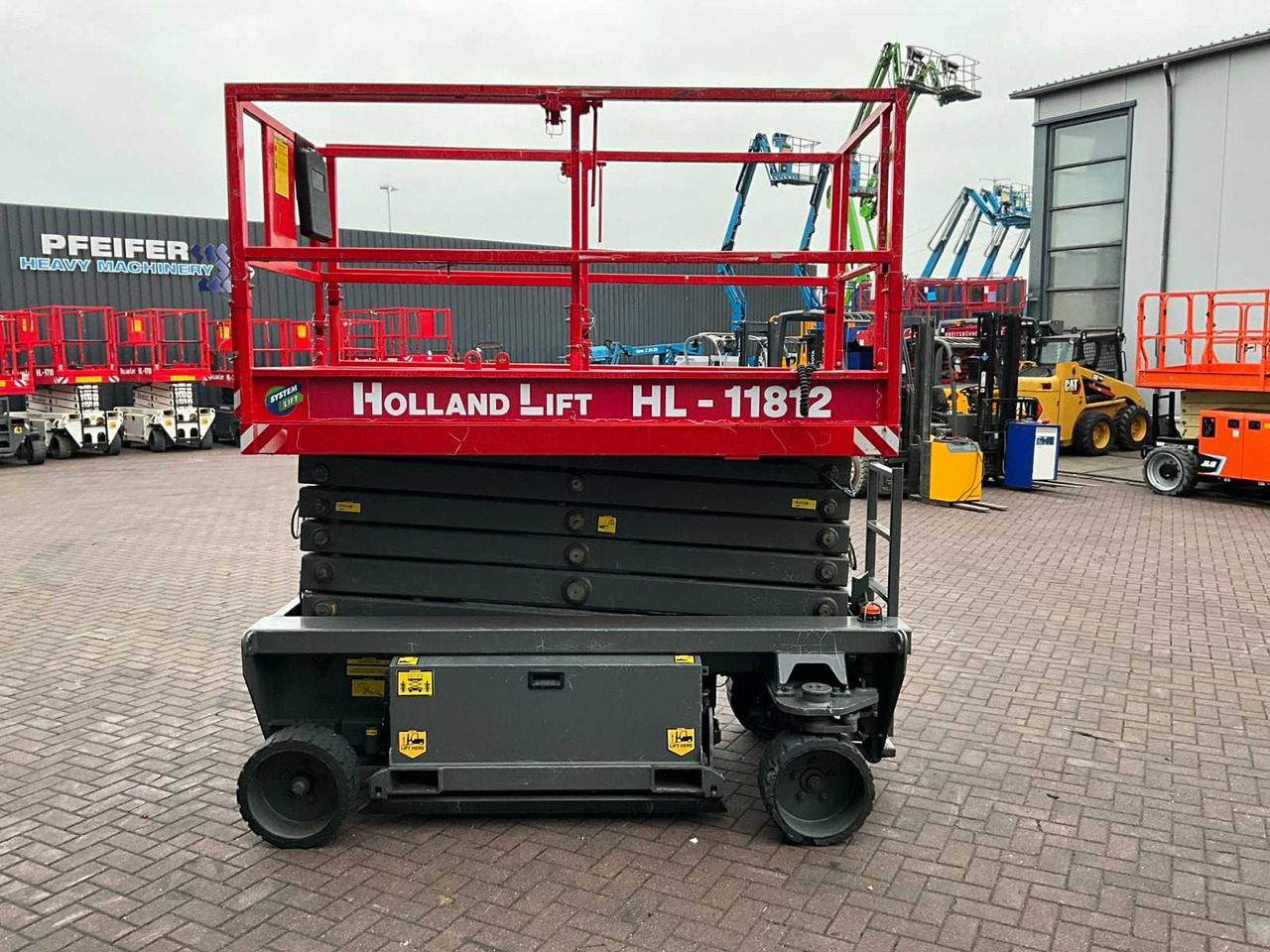 Holland lift HL-11812 - Aerial platform: picture 5 Holland lift HL-11812 - Aerial platform: picture 5