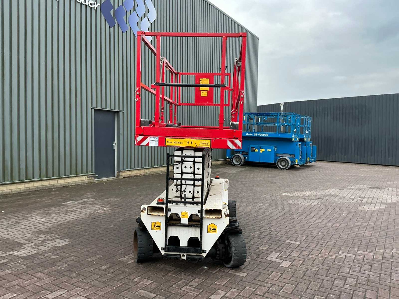 Holland lift HL-11812 - Aerial platform: picture 2 Holland lift HL-11812 - Aerial platform: picture 2