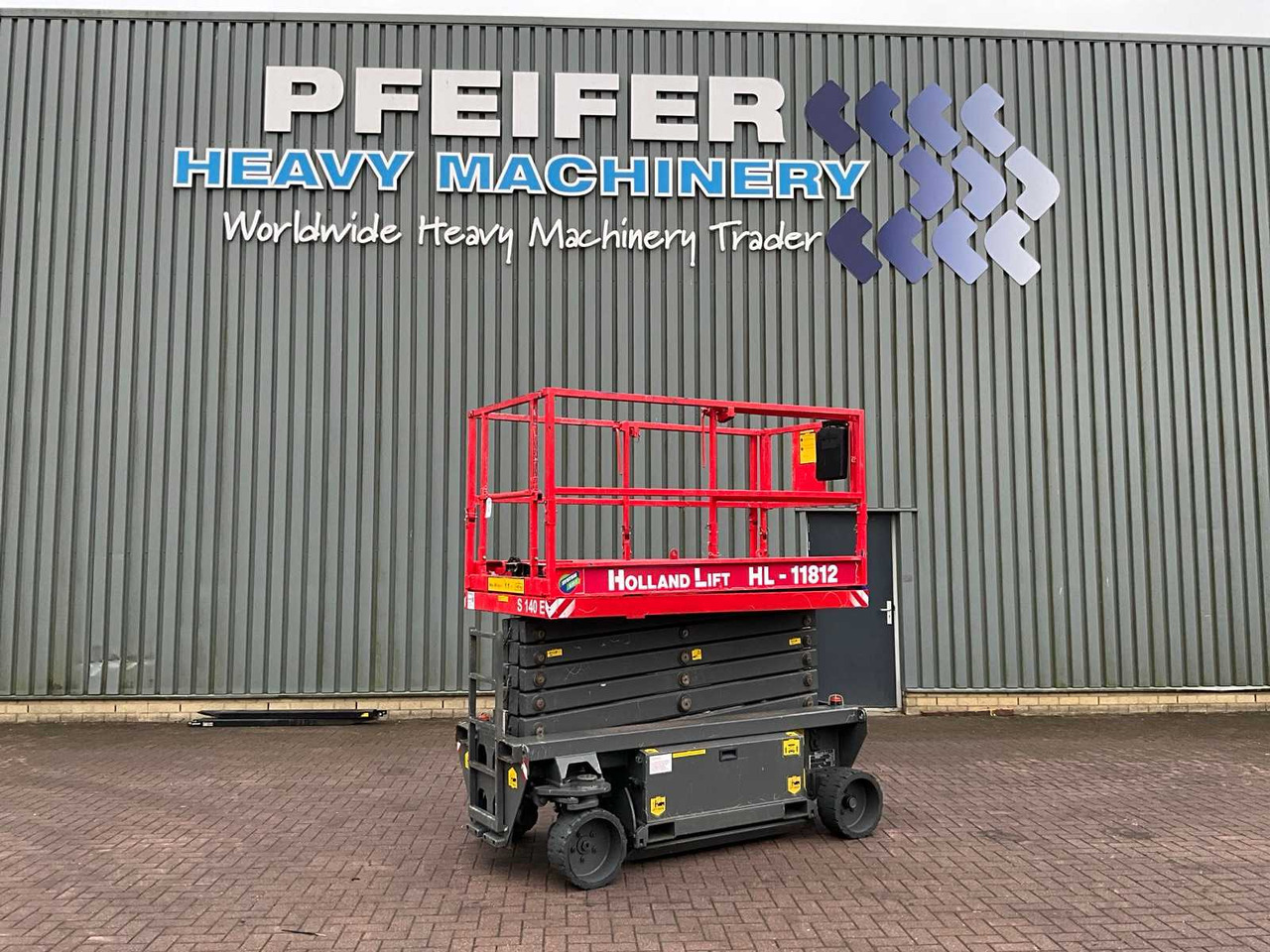 Holland lift HL-11812 - Aerial platform: picture 1 Holland lift HL-11812 - Aerial platform: picture 1