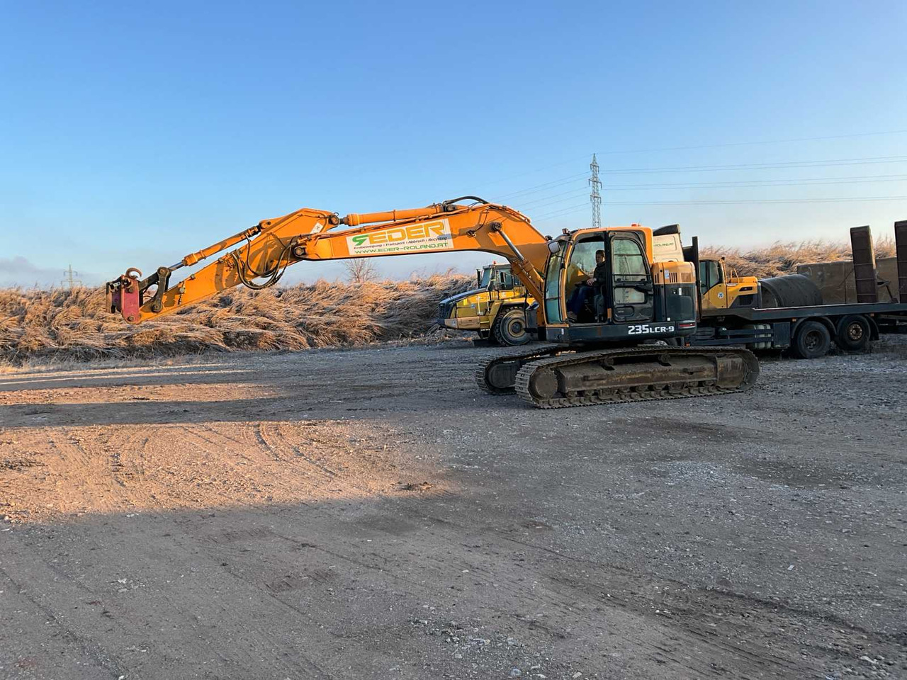 Hyundai Robex235LCR-9 - Crawler excavator: picture 1 Hyundai Robex235LCR-9 - Crawler excavator: picture 1