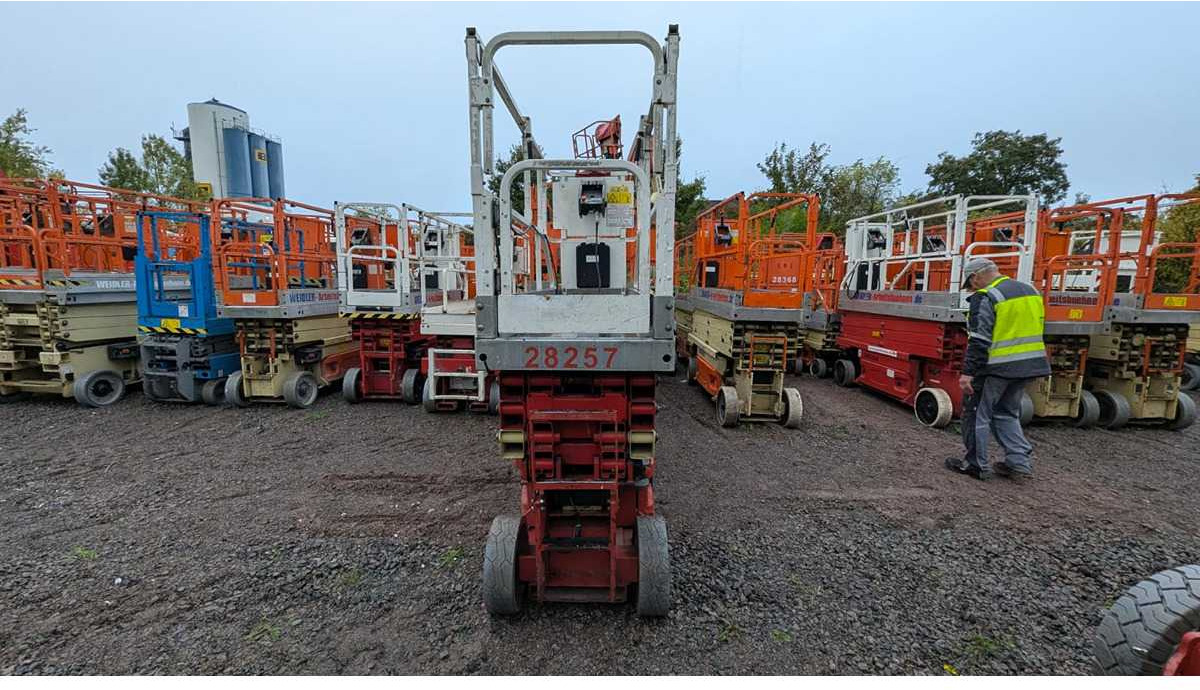 JLG - 2630ES - AERIAL WORK PLATFORMS (NO. 28257) - 2003 - Aerial platform: picture 1 JLG - 2630ES - AERIAL WORK PLATFORMS (NO. 28257) - 2003 - Aerial platform: picture 1