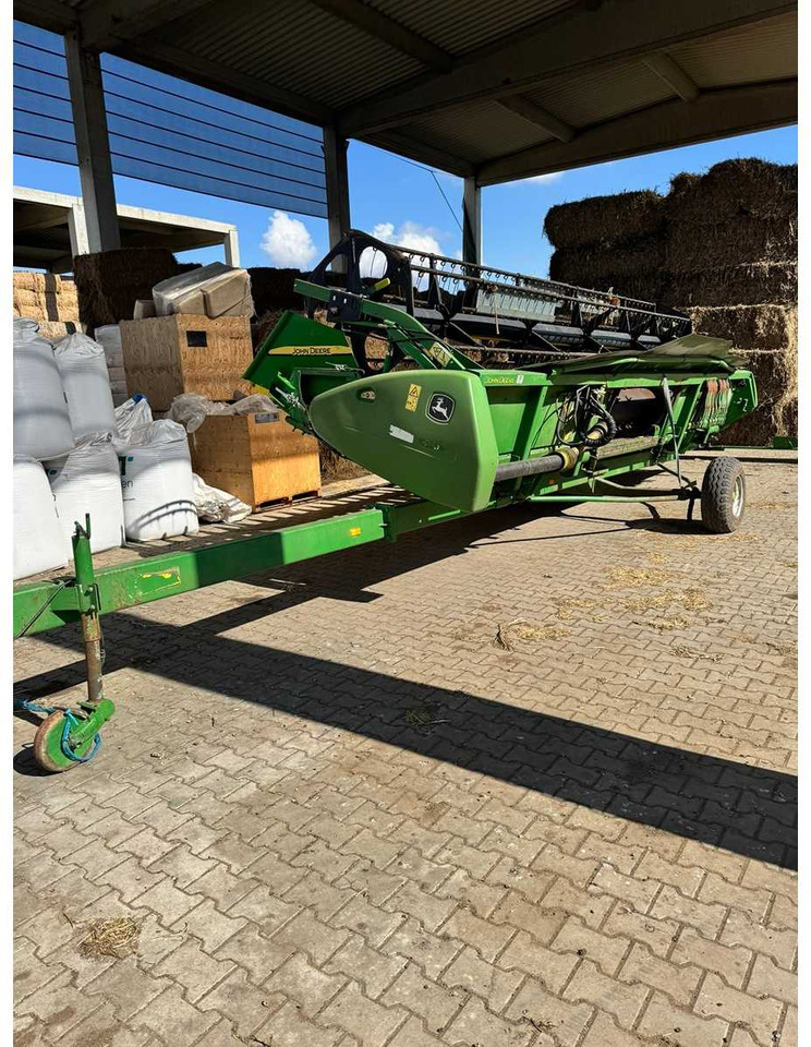 JOHN DEERE 622 - Combine harvester: picture 3 JOHN DEERE 622 - Combine harvester: picture 3