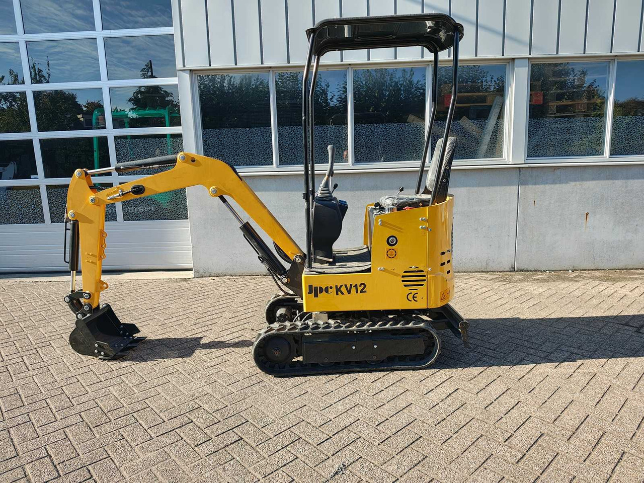 JPC KV12 - Mini excavator: picture 2 JPC KV12 - Mini excavator: picture 2