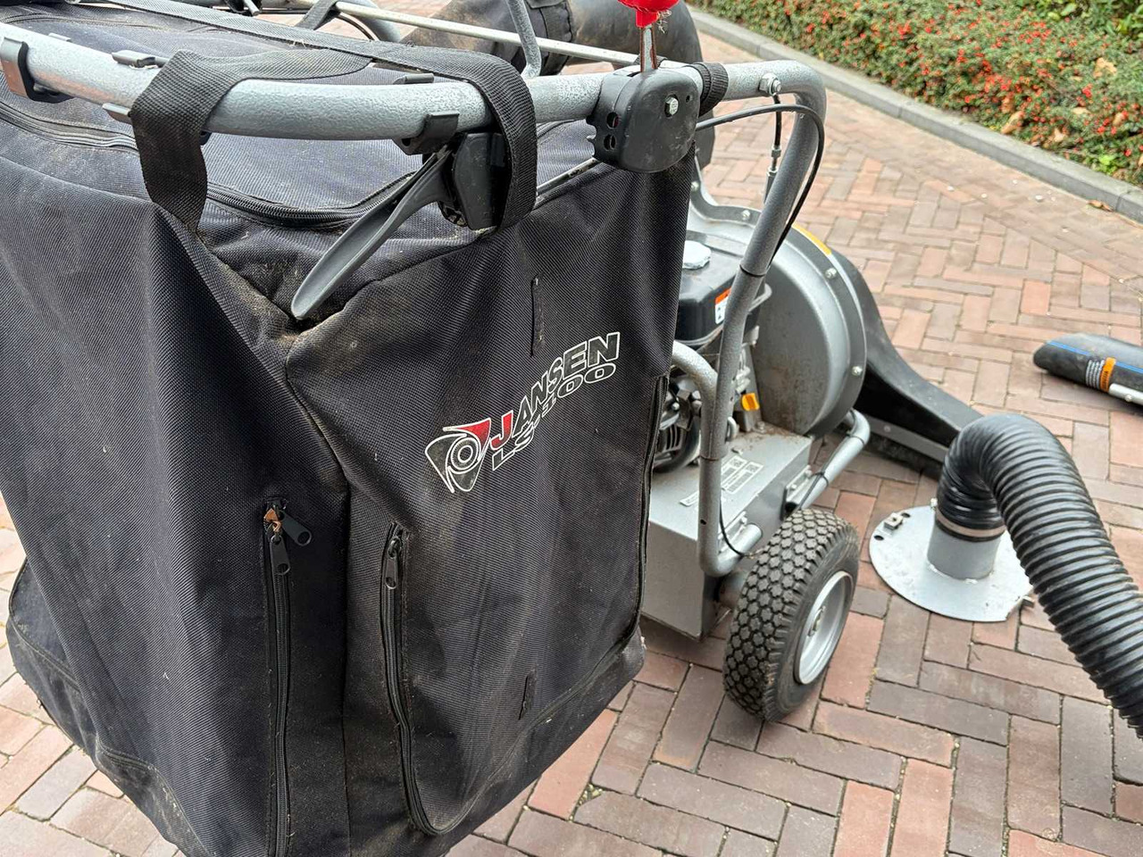 Jansen LS-100 Bladzuiger - Garden equipment: picture 3 Jansen LS-100 Bladzuiger - Garden equipment: picture 3