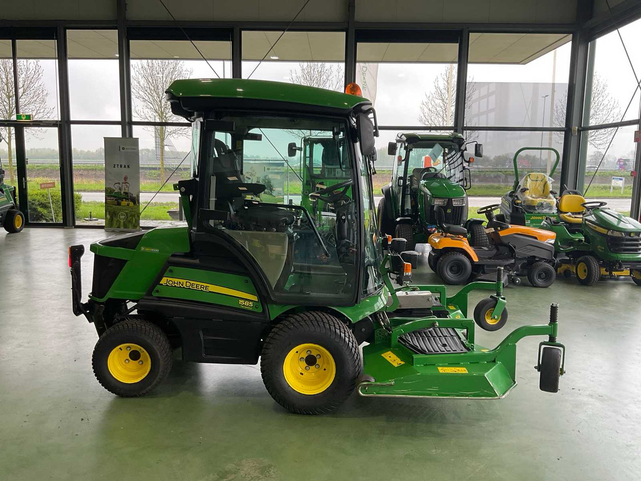 John Deere 1585 TerrainCut - Garden mower: picture 4 John Deere 1585 TerrainCut - Garden mower: picture 4