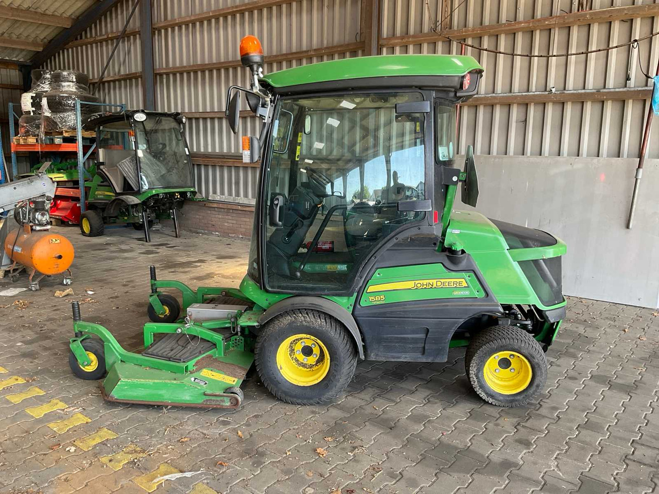 John Deere 1585 TerrainCut - Garden mower: picture 2 John Deere 1585 TerrainCut - Garden mower: picture 2