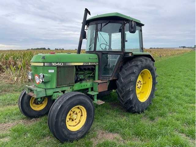 John Deere 1640 - Farm tractor: picture 1 John Deere 1640 - Farm tractor: picture 1