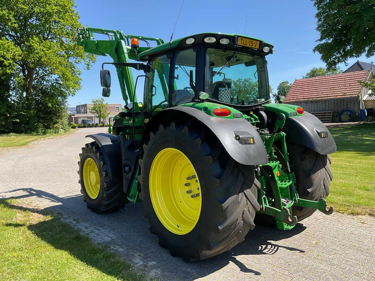 John Deere 6155R - Farm tractor: picture 4 John Deere 6155R - Farm tractor: picture 4