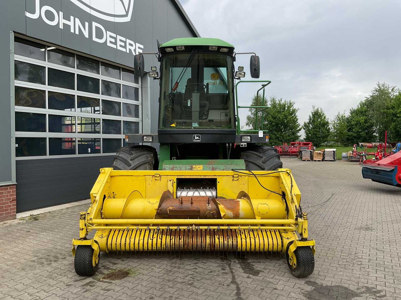 John Deere 6910 - Forage harvester: picture 3 John Deere 6910 - Forage harvester: picture 3