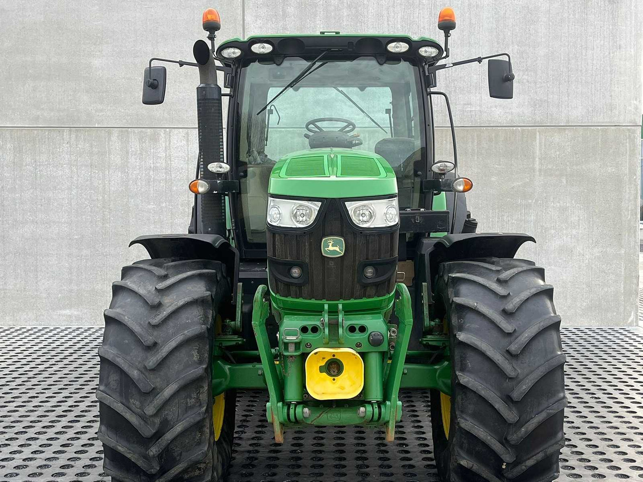 John Deere JOHN DEERE - 6150R - 4-WHEEL DRIVE TRACTOR - 2013 - Farm tractor: picture 3 John Deere JOHN DEERE - 6150R - 4-WHEEL DRIVE TRACTOR - 2013 - Farm tractor: picture 3