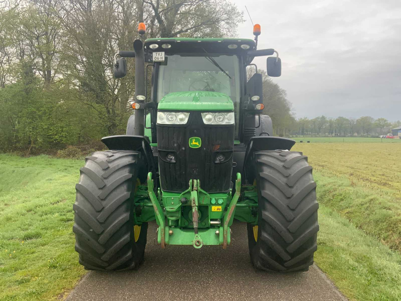 John deere 7230R - Farm tractor: picture 2 John deere 7230R - Farm tractor: picture 2